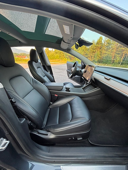 Tesla Model 3 13 of 25