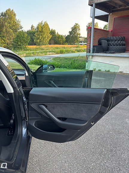 Tesla Model 3 17 of 25
