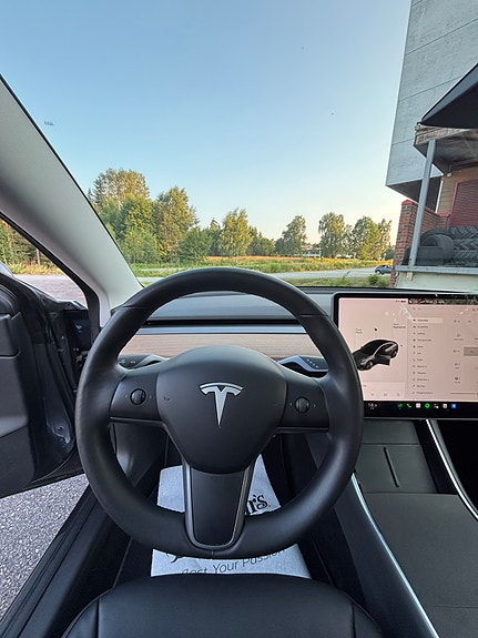 Tesla Model 3 10 of 25