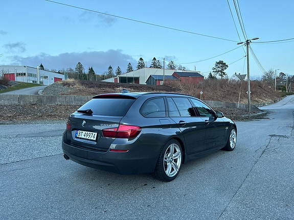 BMW 530d 3 of 5