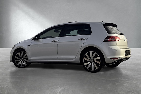 Volkswagen Golf VII 7 of 26