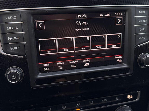 Volkswagen Golf VII 23 of 26