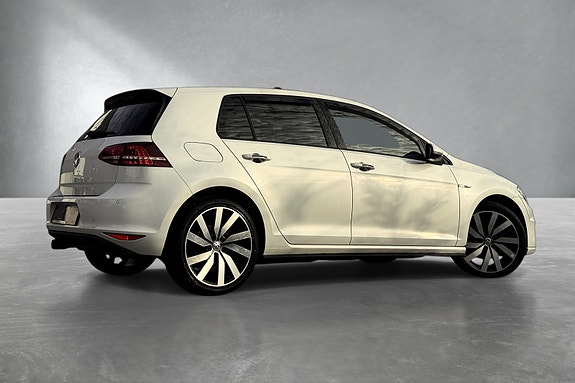 Volkswagen Golf VII 6 of 26