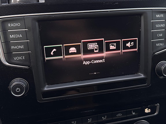 Volkswagen Golf VII 22 of 26
