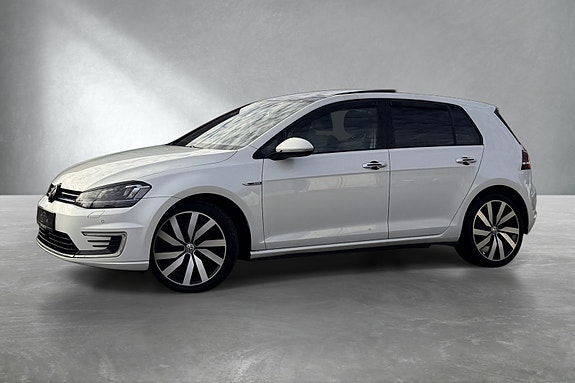 Volkswagen Golf VII 2 of 26