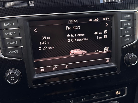 Volkswagen Golf VII 21 of 26