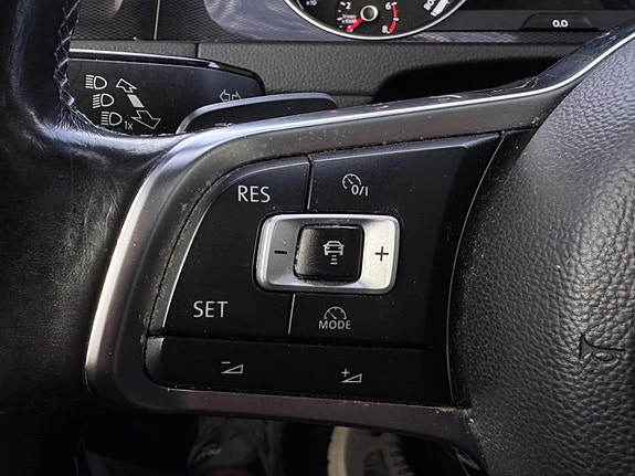 Volkswagen Golf VII 17 of 26