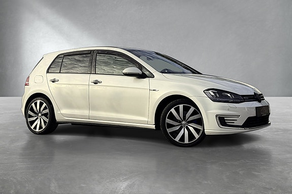 Volkswagen Golf VII 4 of 26