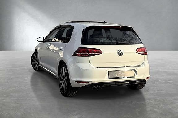 Volkswagen Golf VII 9 of 26