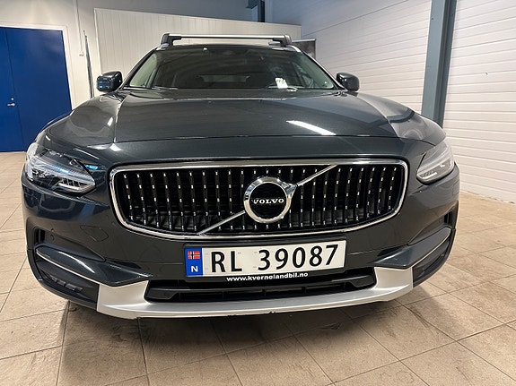 Volvo V90 Cross Country 2 of 29