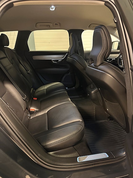 Volvo V90 Cross Country 23 of 29