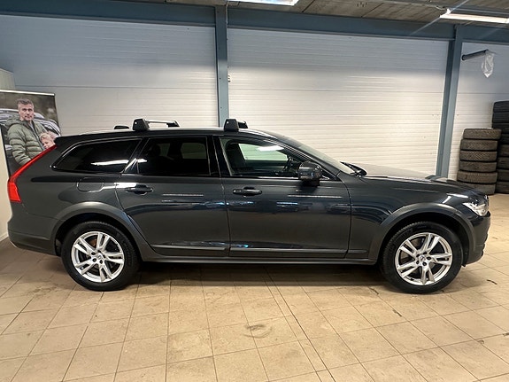 Volvo V90 Cross Country 4 of 29