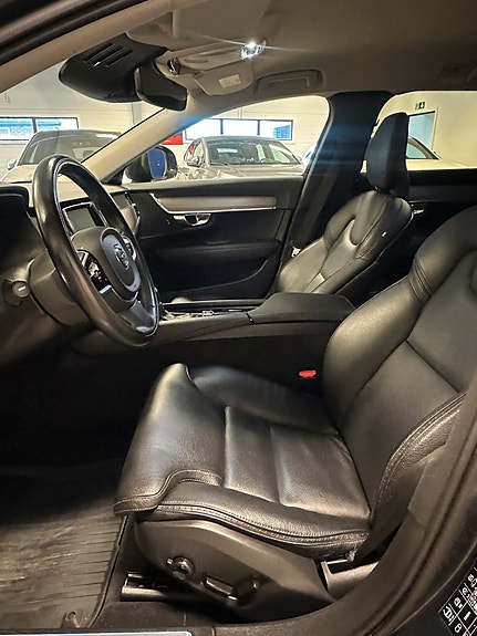 Volvo V90 Cross Country 14 of 29