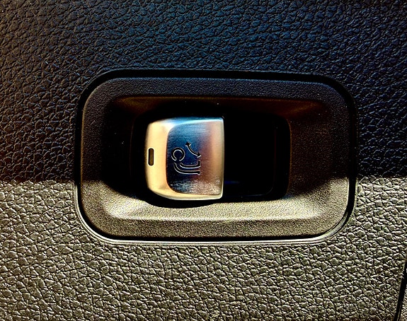 Mercedes-Benz EQC400 15 of 16