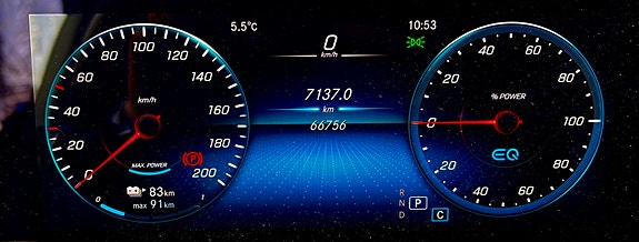 Mercedes-Benz EQC400 11 of 16