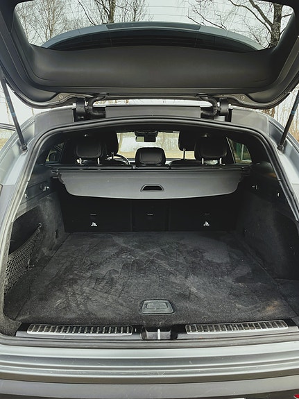 Mercedes-Benz EQC400 13 of 16