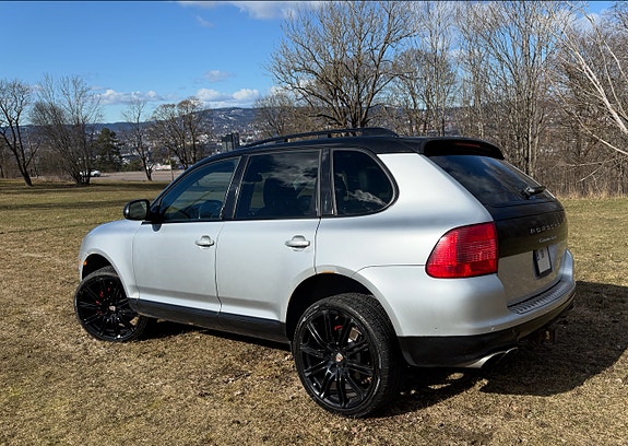 Porsche Cayenne 2 of 13