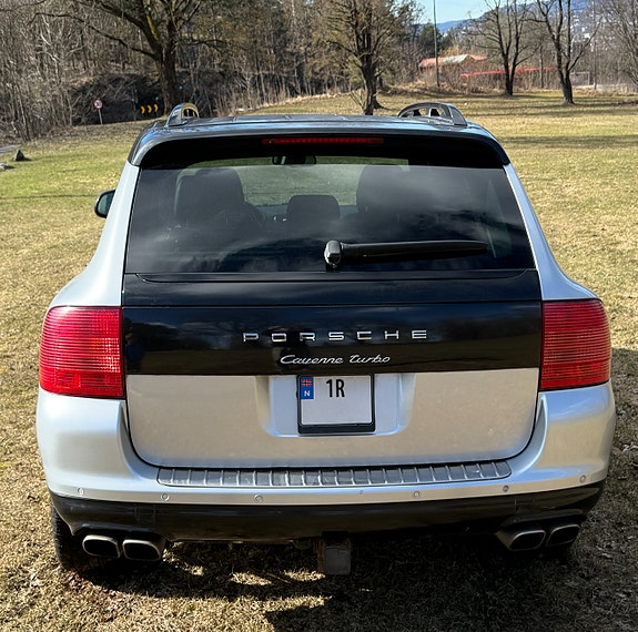 Porsche Cayenne 3 of 13