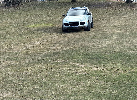 Porsche Cayenne 7 of 13