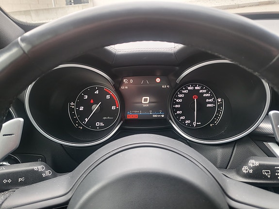 Alfa Romeo Stelvio 4 of 5