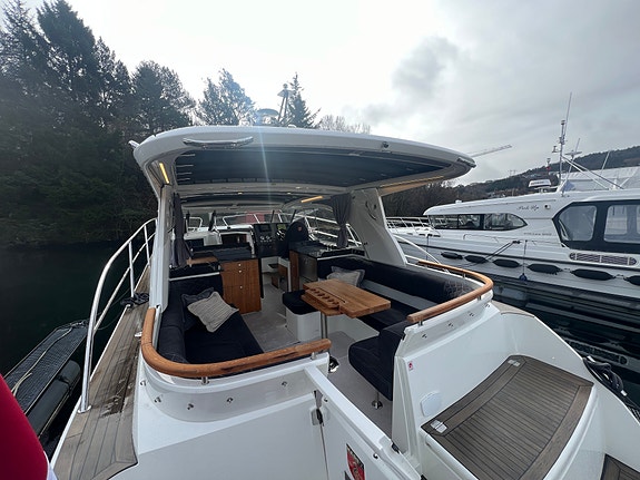Marex 360 Cabriolet Cruiser, fullspekket, joystick, baug og hekkthruster 26 of 30