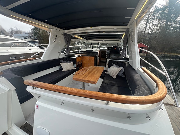 Marex 360 Cabriolet Cruiser, fullspekket, joystick, baug og hekkthruster 25 of 30