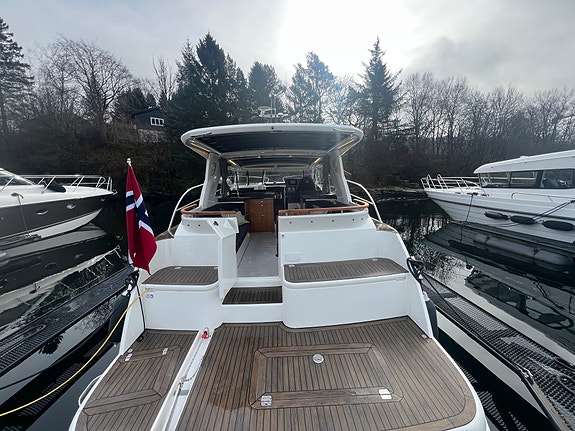 Marex 360 Cabriolet Cruiser, fullspekket, joystick, baug og hekkthruster 24 of 30
