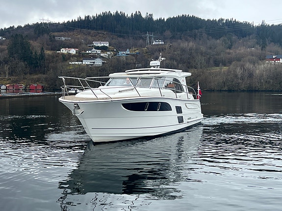 Marex 360 Cabriolet Cruiser, fullspekket, joystick, baug og hekkthruster 20 of 30