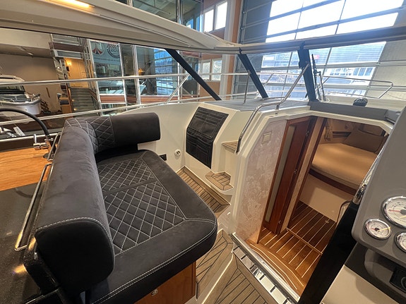 Marex 360 Cabriolet Cruiser, fullspekket, joystick, baug og hekkthruster 13 of 30