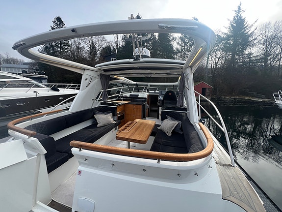 Marex 360 Cabriolet Cruiser, fullspekket, joystick, baug og hekkthruster 23 of 30