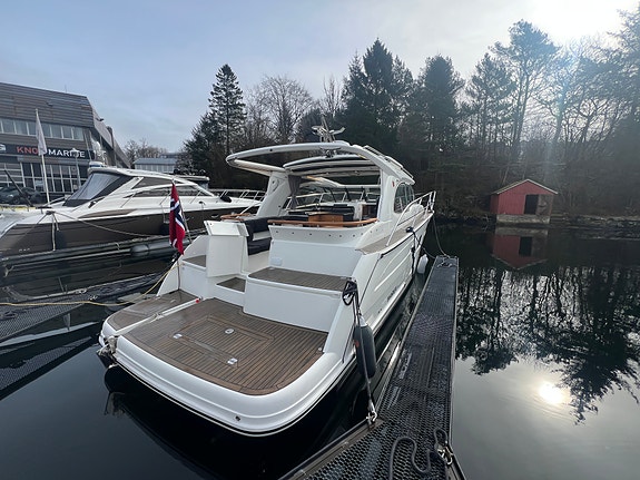 Marex 360 Cabriolet Cruiser, fullspekket, joystick, baug og hekkthruster 22 of 30