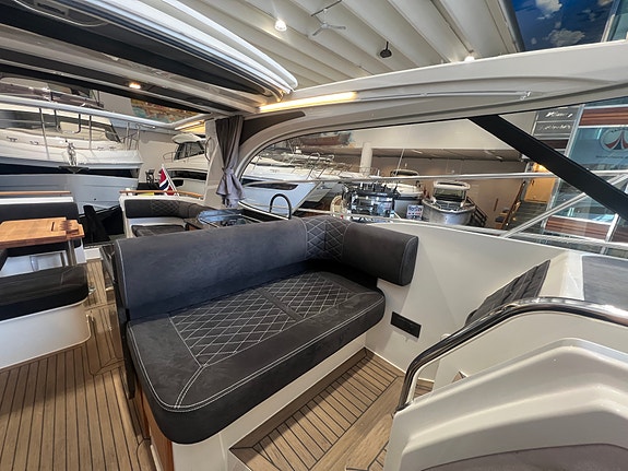 Marex 360 Cabriolet Cruiser, fullspekket, joystick, baug og hekkthruster 11 of 30