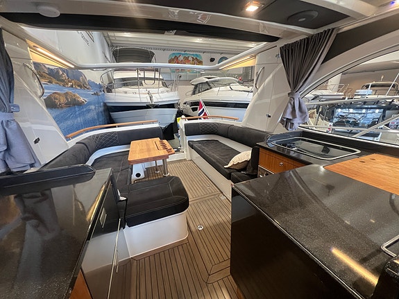 Marex 360 Cabriolet Cruiser, fullspekket, joystick, baug og hekkthruster 9 of 30