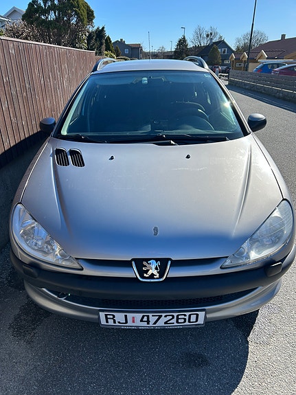 Peugeot 206 2 of 5