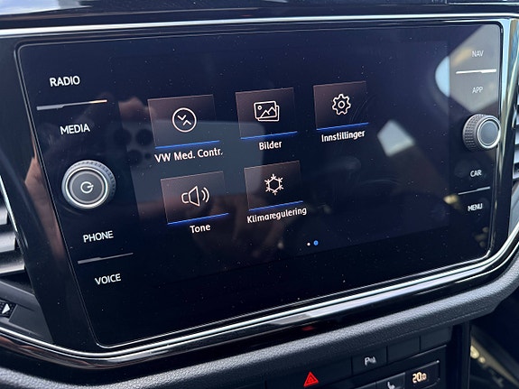 Volkswagen T-Roc 28 of 30