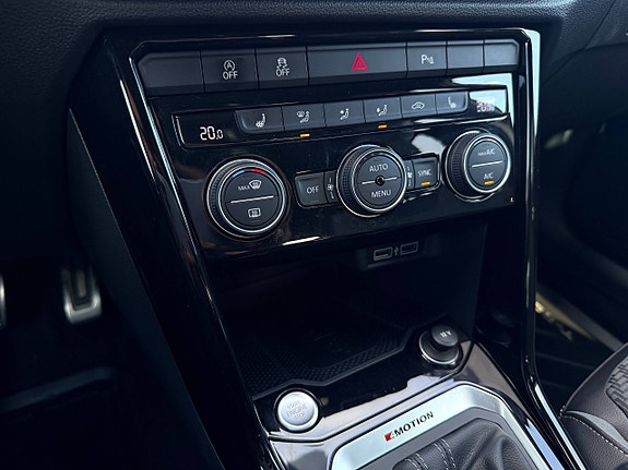 Volkswagen T-Roc 30 of 30