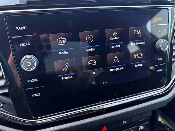 Volkswagen T-Roc 27 of 30