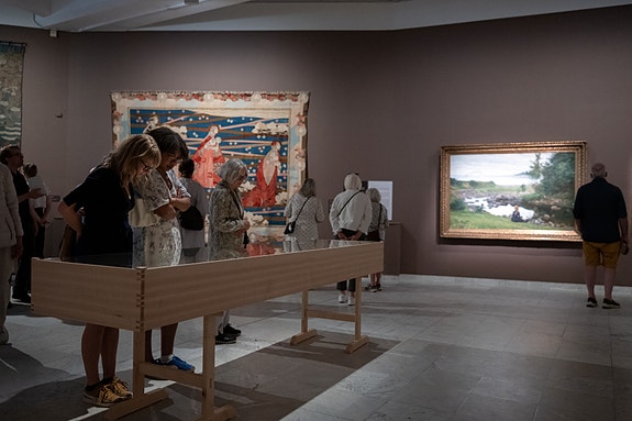 Museet viser 3 temporære utstillinger årlig. Her fra utstillingen Fra Røttene - Kitty L. Kielland og Frida Hansen sommeren 2025. Foto: Oddbjørn Erland Aarstad.