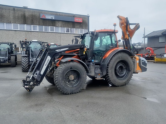 Valtra N175D m/Noremat kantklipper. 2022, kr 1 890 000,-