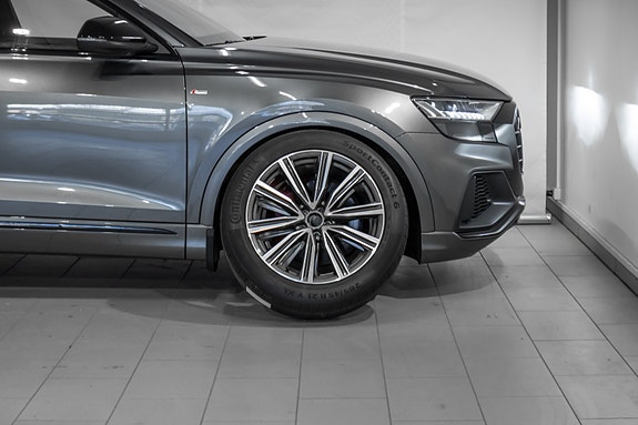 Audi Q8 4 of 5