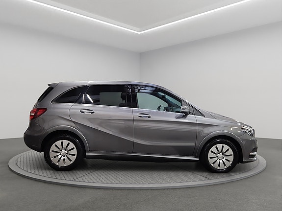 Mercedes-Benz B-Electric 2 of 5