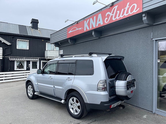 Mitsubishi Pajero 4 of 5