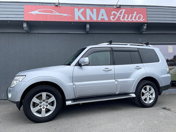 Mitsubishi Pajero 3 of 5
