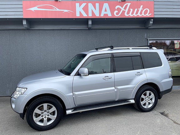 Mitsubishi Pajero 2 of 5