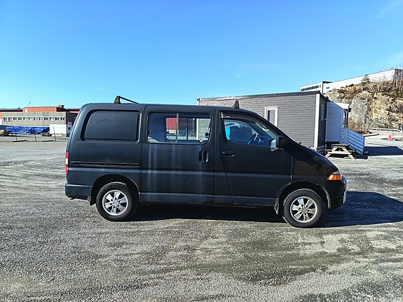Toyota HiAce 4 of 23