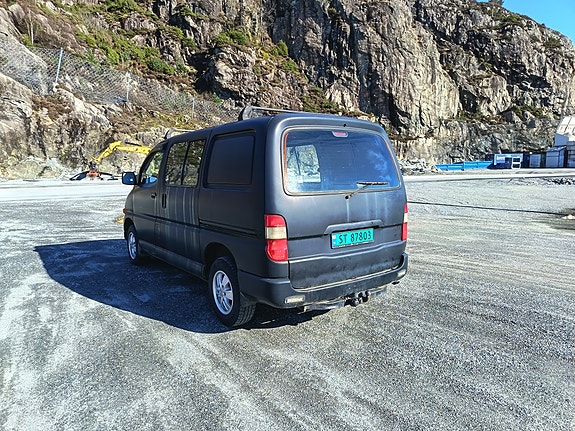 Toyota HiAce 10 of 23