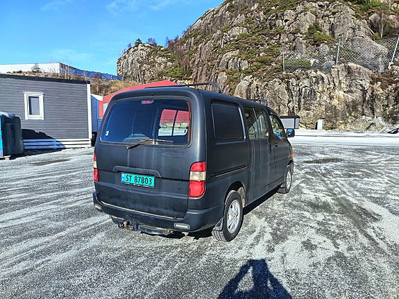 Toyota HiAce 9 of 23