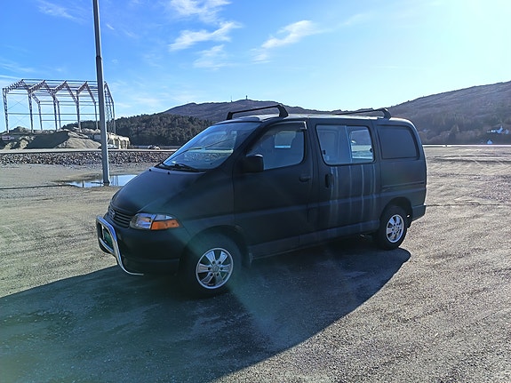 Toyota HiAce 2 of 23