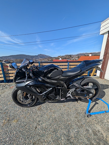 Suzuki GSX-R 750 8 of 12