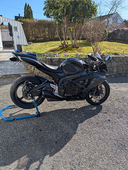 Suzuki GSX-R 750 5 of 12